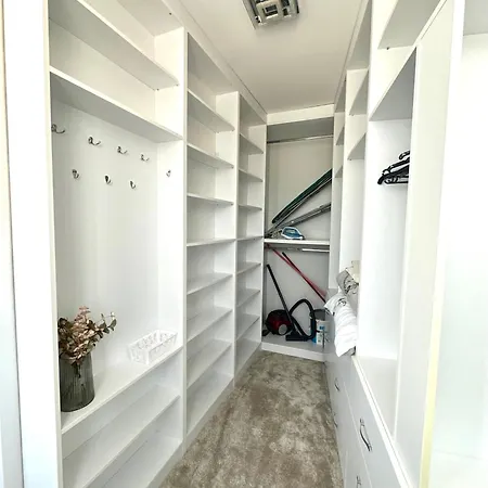 Pure -free Private Garage